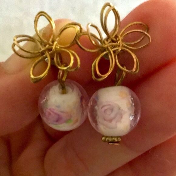 Vintage Venetian Glass Beads Floral Gold Wire Earrings - Picture 2 of 3